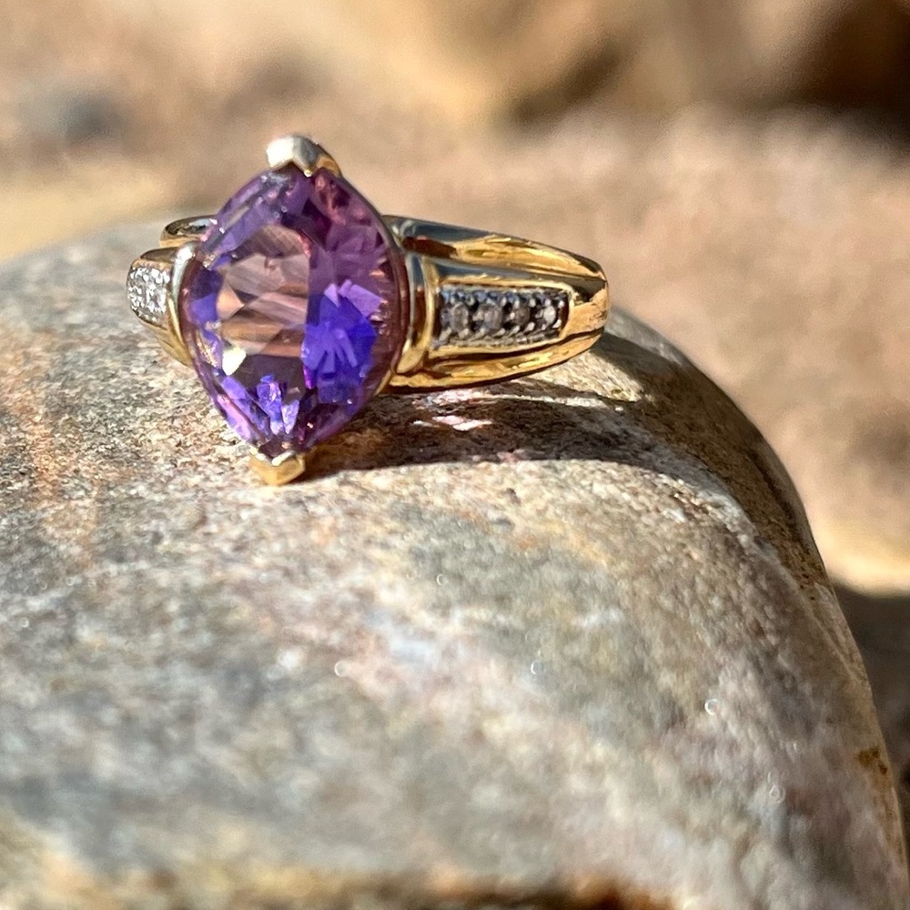 Marquis cut 14k amethyst and diamond ring. Sz 6.25